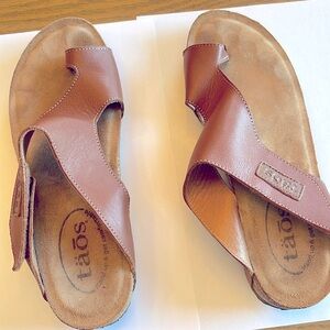 Taos Loop ladies 7-7.5 sandals. mint condition- no blemishes- worn twice.